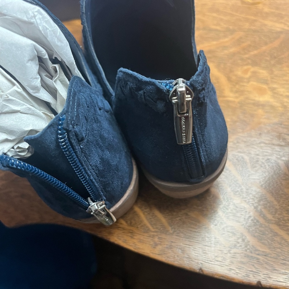 Vince Camuto Luxurious Dark Navy Suede Footwear - Picture 3 of 6
